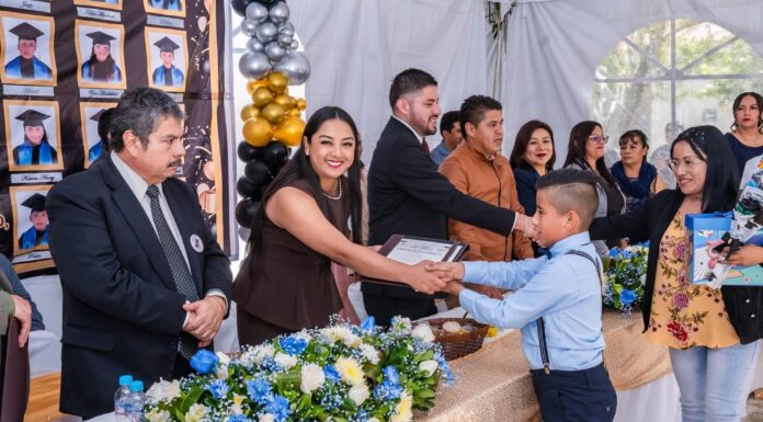 Valeria Cruz Olvera reconoce esfuerzo de estudiantes durante clausura escolar en San Martín Ejido