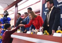 Ana Muñiz reconoce a egresados de la Primaria Venustiano Carranza y refrenda apoyo a la educación en San Mateo Atenco