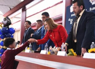 Ana Muñiz reconoce a egresados de la Primaria Venustiano Carranza y refrenda apoyo a la educación en San Mateo Atenco