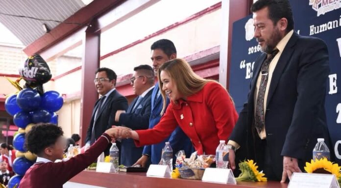 Ana Muñiz reconoce a egresados de la Primaria Venustiano Carranza y refrenda apoyo a la educación en San Mateo Atenco