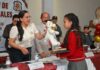 Edna Talavera acompaña graduación de estudiantes de primaria en San Juan la Isla