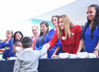 Ana Muñiz reconoce a la comunidad educativa durante clausura del ciclo escolar en San Mateo Atenco