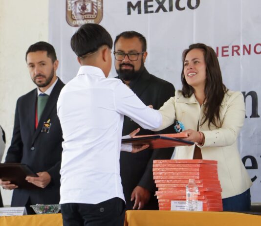 Chapa de Mota fortalece infraestructura educativa con entrega de arcotecho en Telesecundaria de Tenjay