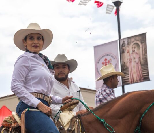 Tradición y orgullo reúnen a familias en la Cabalgata en honor al Señor Santiago Caballero en Tianguistenco