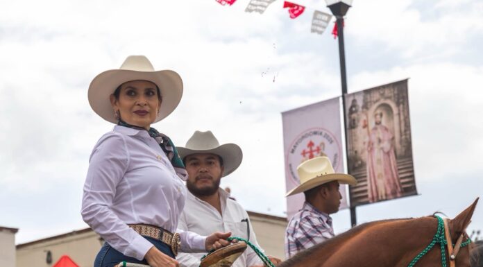 Tradición y orgullo reúnen a familias en la Cabalgata en honor al Señor Santiago Caballero en Tianguistenco