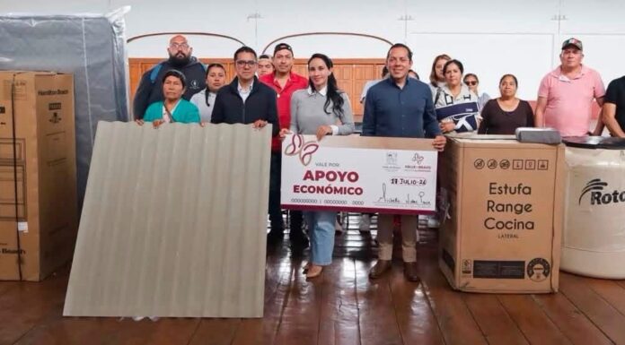 Gobierno de Valle de Bravo entrega apoyos a familias afectadas por las lluvias