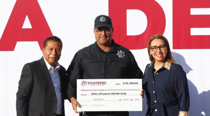 Ecatepec reconoce la labor de policías destacados con entrega de estímulos