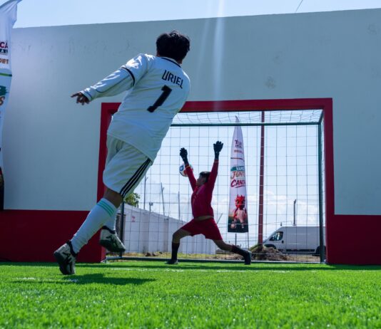 Toluca entrega nueva cancha de futbol rápido con pasto sintético en Tlacotepec