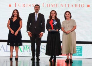 NICOLÁS ROMERO ES GALARDONADO POR IMPULSARDE MANERA EXITOSA EL TURISMO COMUNITARIO