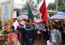 Yessika Santana acompaña a peregrinos y refrenda respaldo a las tradiciones de San Simón de Guerrero