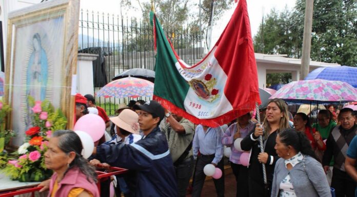Yessika Santana acompaña a peregrinos y refrenda respaldo a las tradiciones de San Simón de Guerrero
