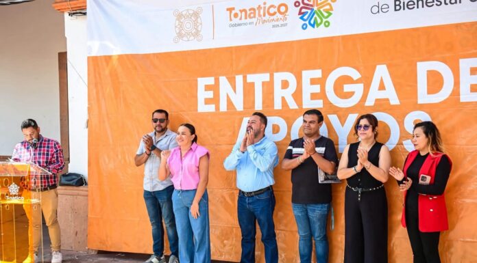 César Fuentes entrega pastiteja subsidiada para fortalecer la vivienda de familias de Tonatico