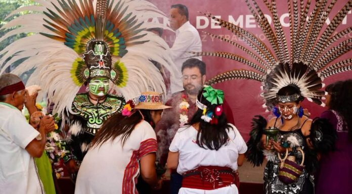 Isaac Montoya recibe bastón de mando y refrenda compromiso de servir a los pueblos de Naucalpan
