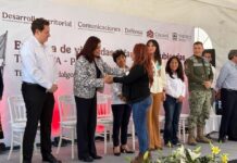 Entregan 17 viviendas a familias de Tecámac reubicadas por construcción del Tren AIFA-Pachuca