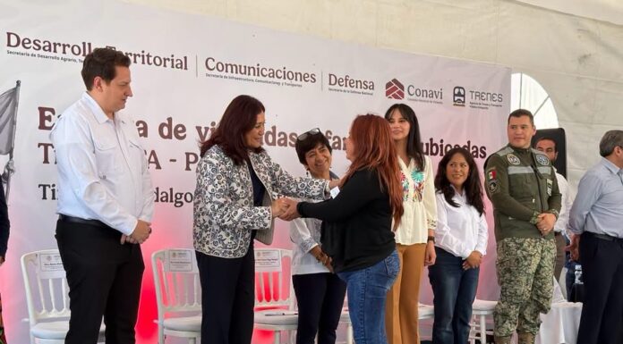 Entregan 17 viviendas a familias de Tecámac reubicadas por construcción del Tren AIFA-Pachuca