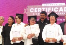 Texcoco reconoce a 295 personas adultas mayores por concluir primaria y secundaria