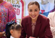 Yoselin Mendoza entrega zapatos escolares a niñas y niños de Nicolás Romero