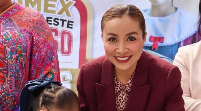 Yoselin Mendoza entrega zapatos escolares a niñas y niños de Nicolás Romero
