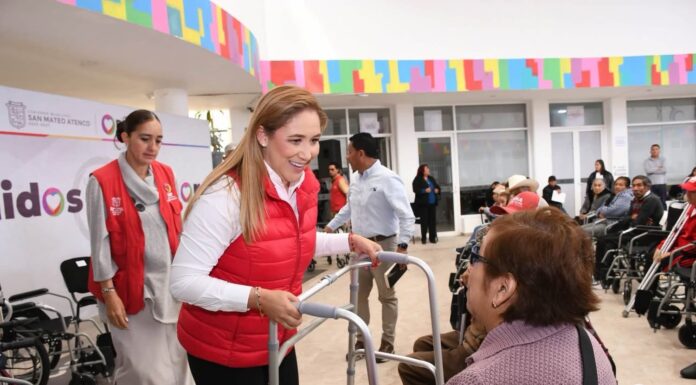 San Mateo Atenco entrega apoyos funcionales a adultos mayores y reconoce a medallistas nacionales