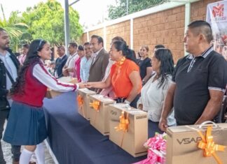 Gobierno de Malinalco reconoce el esfuerzo estudiantil con entrega de laptops