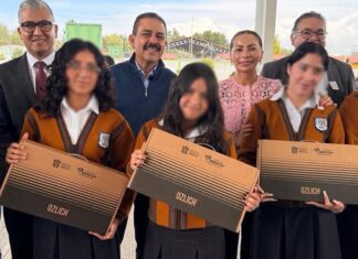 Mexicaltzingo fortalece la educación con entrega de laptops a estudiantes de la Preparatoria Oficial No. 45