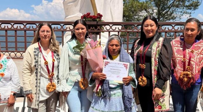 Reconocen en Donato Guerra a mujeres mazahuas por preservar la identidad y tradiciones