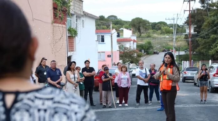 Jessica Rosalio da paso a la mejora de la calle Oyamel en Ixtapan de la Sal
