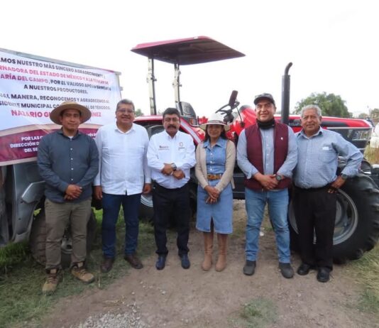 Nazario Gutiérrez respalda al campo de Texcoco con entrega de tractores a productores