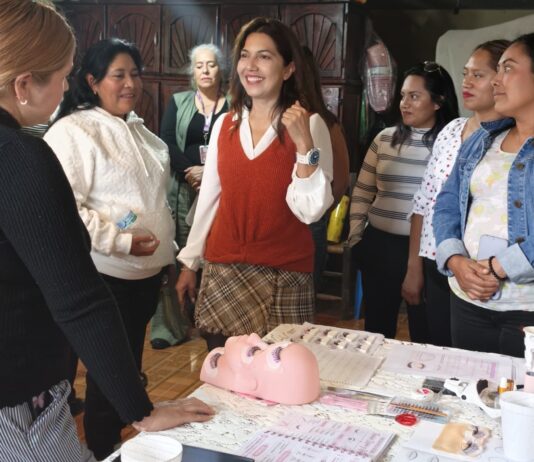 Capacitan a 156 mujeres de Toluca para impulsar el autoempleo y su autonomía económica