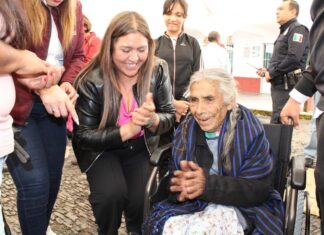 Yessika Santana acerca servicios de salud y asistencia social a las familias de San Simón de Guerrero