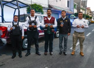 Nezahualcóyotl acerca números de emergencia a vecinos mediante imanes por cuadrante