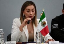 Saray Benítez encabeza sesión de seguridad y entrega uniformes a policías de Mexicaltzingo