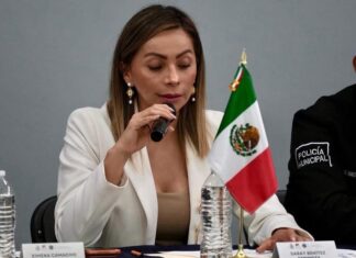 Saray Benítez encabeza sesión de seguridad y entrega uniformes a policías de Mexicaltzingo