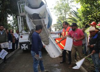 Inician trabajos de pavimentación en camino que conecta comunidades de Coatepec Harinas y Villa Guerrero