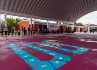 Beneficia Roselia García con nuevo arcotecho a estudiantes del preescolar Celestín Freinet