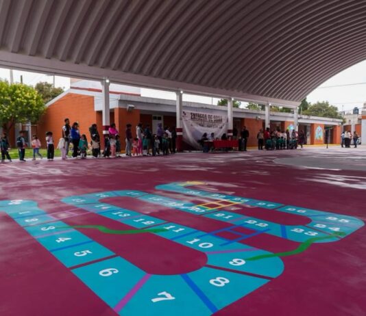 Beneficia Roselia García con nuevo arcotecho a estudiantes del preescolar Celestín Freinet