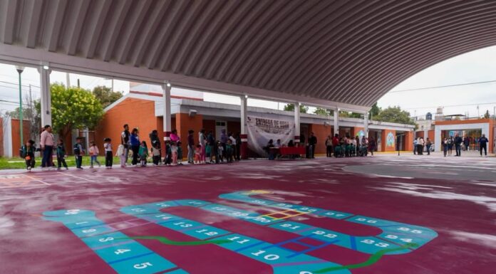 Beneficia Roselia García con nuevo arcotecho a estudiantes del preescolar Celestín Freinet