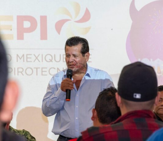 Capacitan a autoridades y pirotécnicos de Otumba para prevenir accidentes durante festividades