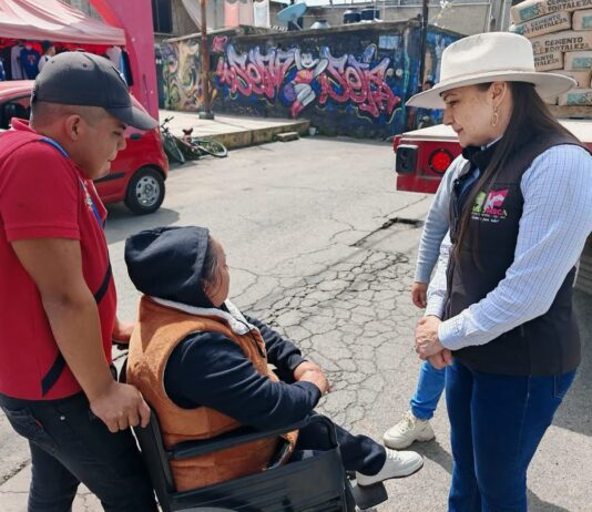 Ivette Topete supervisa entrega de cemento para mejorar panteón delegacional de Zentlalpan
