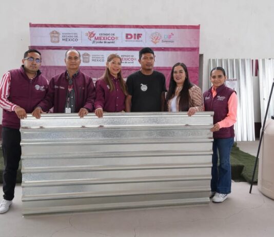 Roselia García realiza cuarta entrega de apoyos para familias de Zumpango