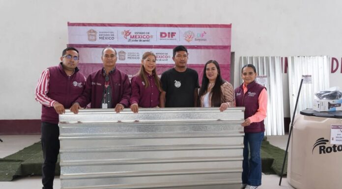 Roselia García realiza cuarta entrega de apoyos para familias de Zumpango