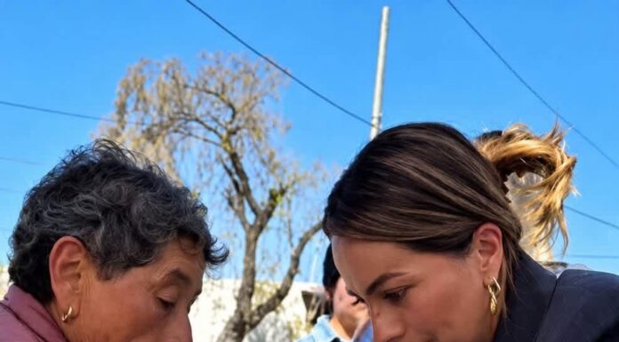 Saray Benítez entrega obras de agua potable y electrificación en Tecuanapa, Mexicaltzingo