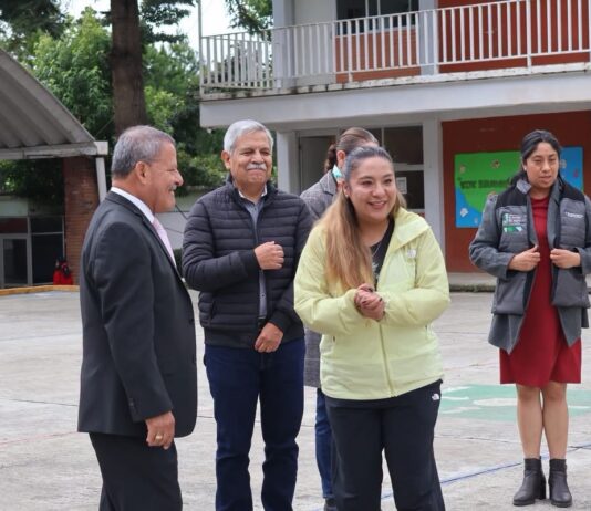 Danae Espinoza impulsa segunda etapa de la barda perimetral del CBT Steve Jobs en Joquicingo