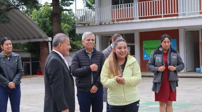 Danae Espinoza impulsa segunda etapa de la barda perimetral del CBT Steve Jobs en Joquicingo
