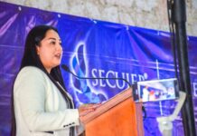 Reconoce Valeria Cruz Olvera a egresados del CUIEP Campus Aculco