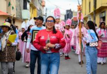 Rayón celebra su riqueza cultural con caravana de danzas, mojigangas y carros alegóricos
